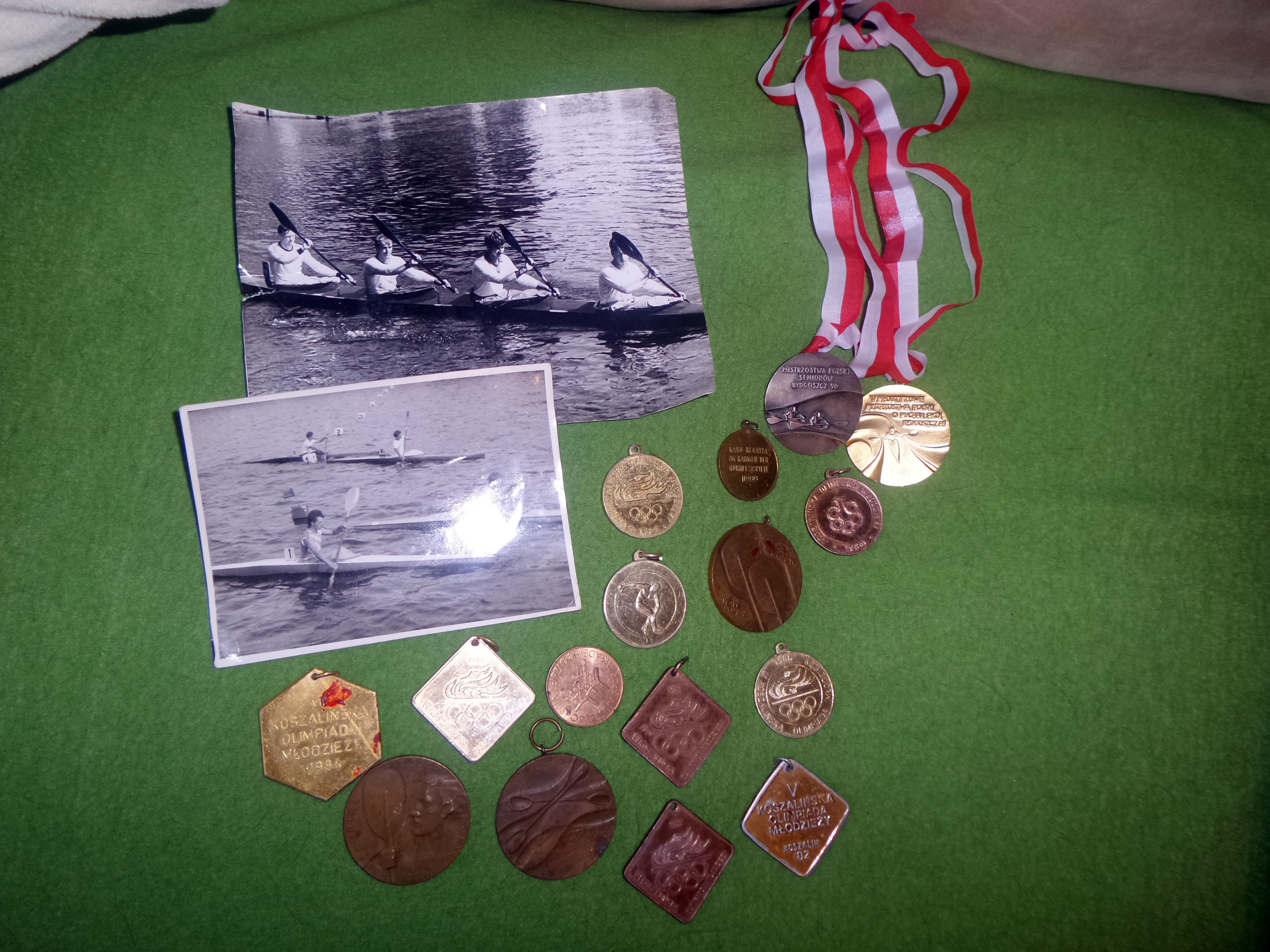 Wszystkie medale i jedyne dwa zdjęcia z czasów kariery sportowej pana Marka